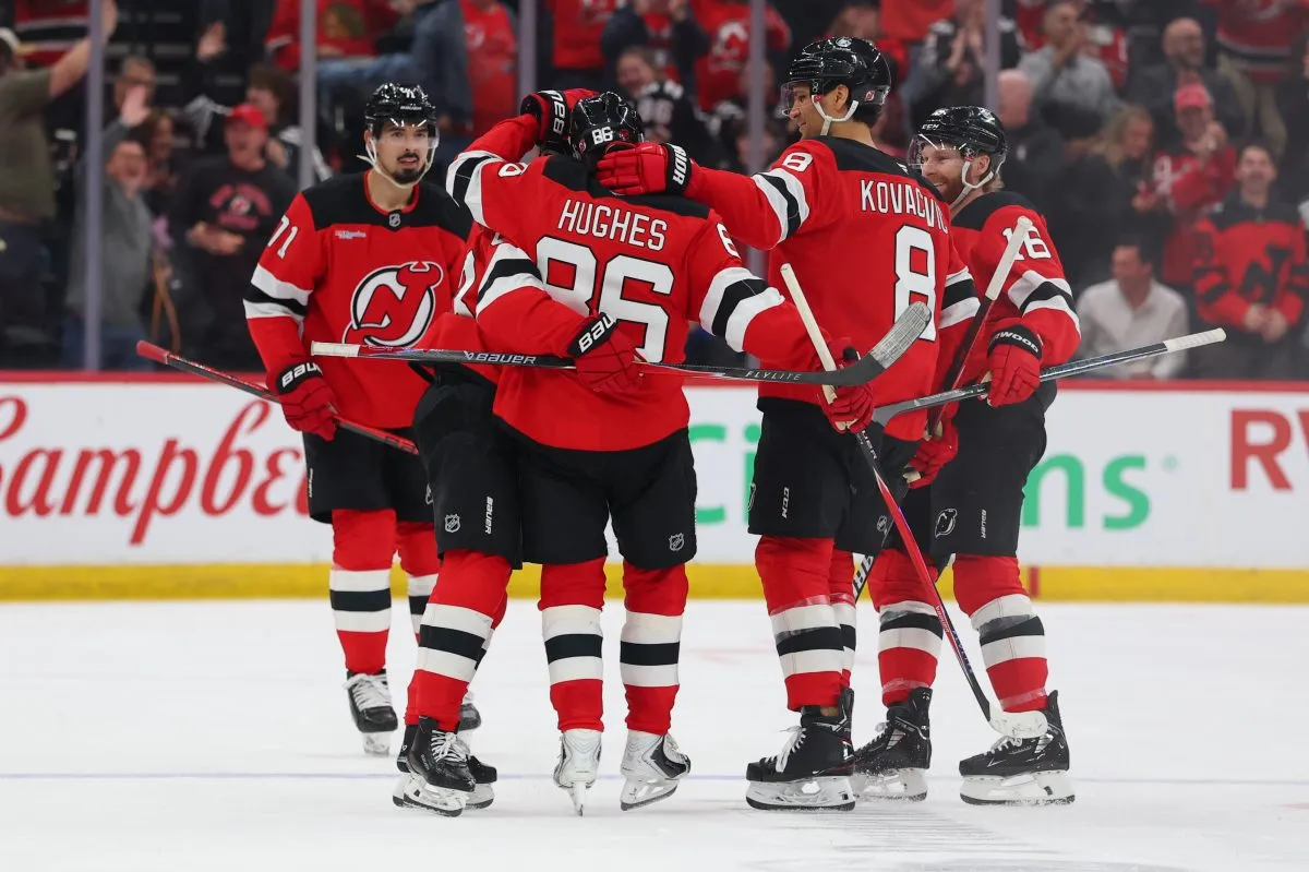 Análisis del Triunfo de los Devils 5-3 Sobre los Blackhawks: Claves del Partido - Image 1