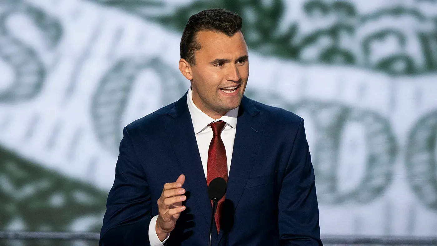 Gobernadora de Arizona Veta Propuesta de Nombrar Autopista en Honor a Charlie Kirk