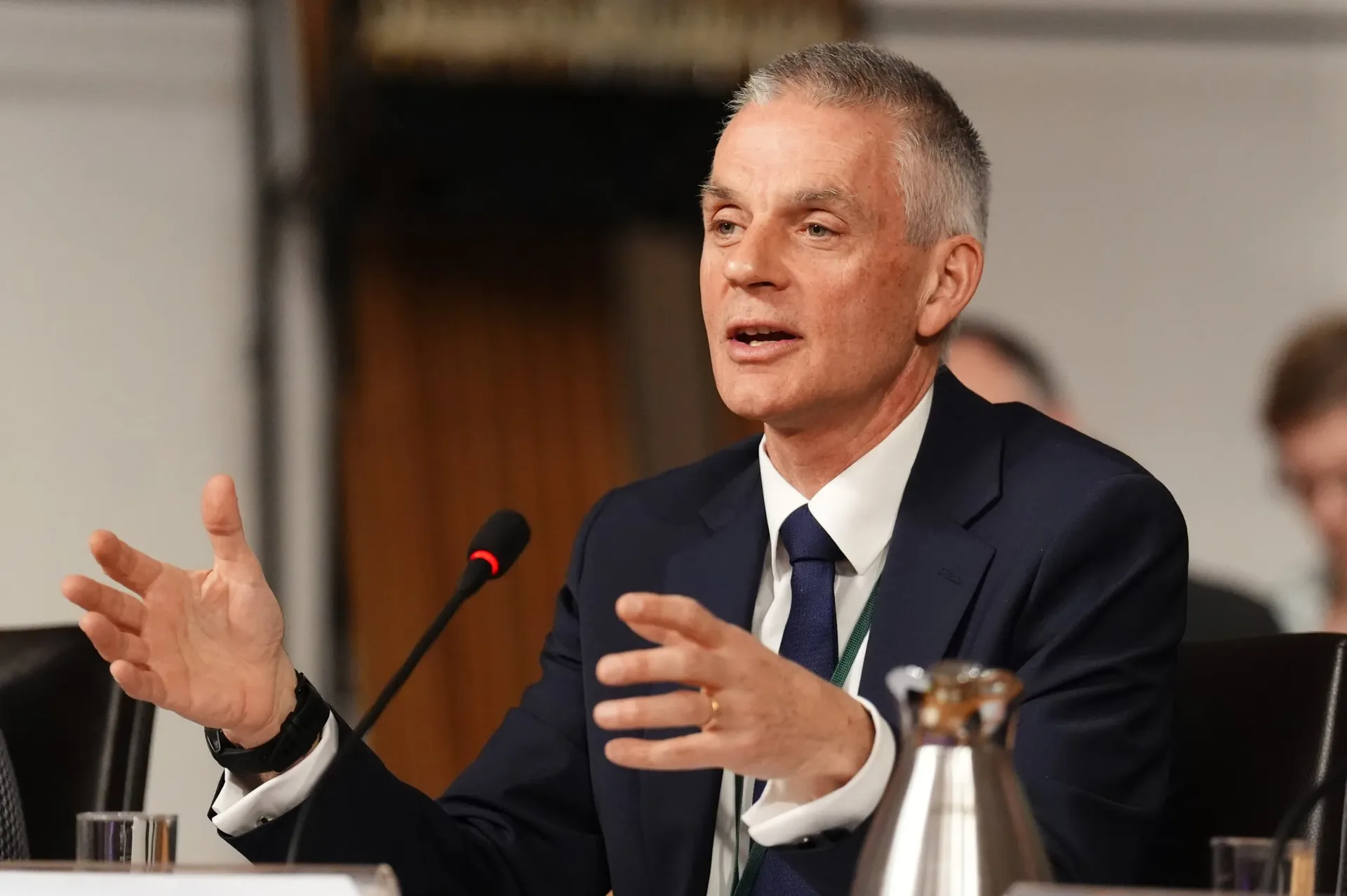 ¡Escándalo en la BBC! Despidos, acusaciones y crisis sacuden la cadena - Image 3