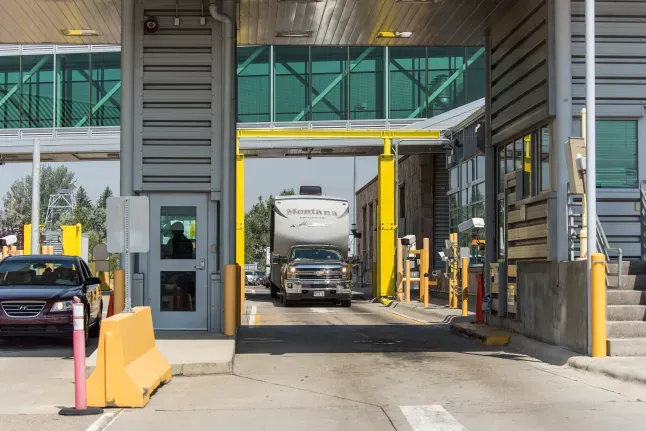 Border Crossing Closure: Trump to Close Historic US-Canada Passage - Image 2