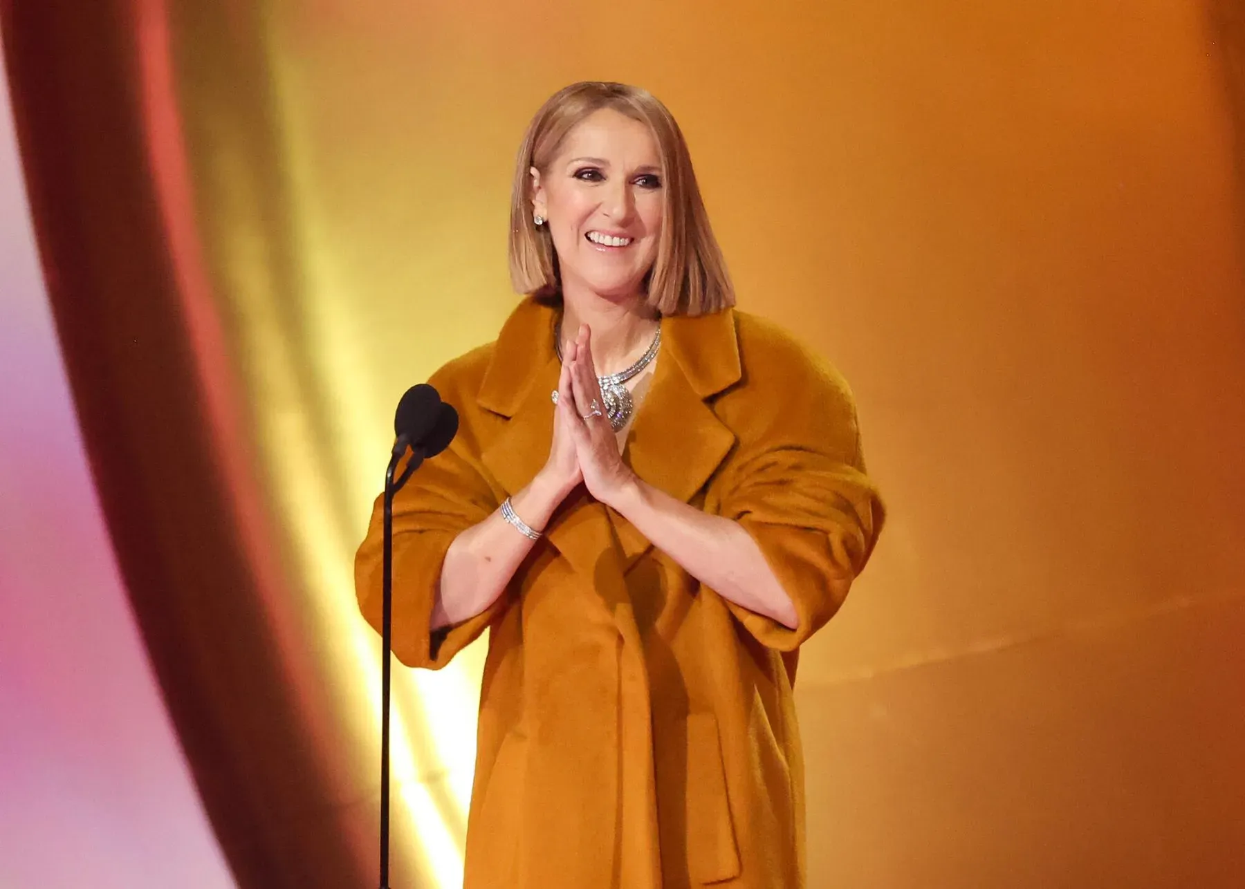 Celine Dion anuncia regreso triunfal a los escenarios con residencia en París