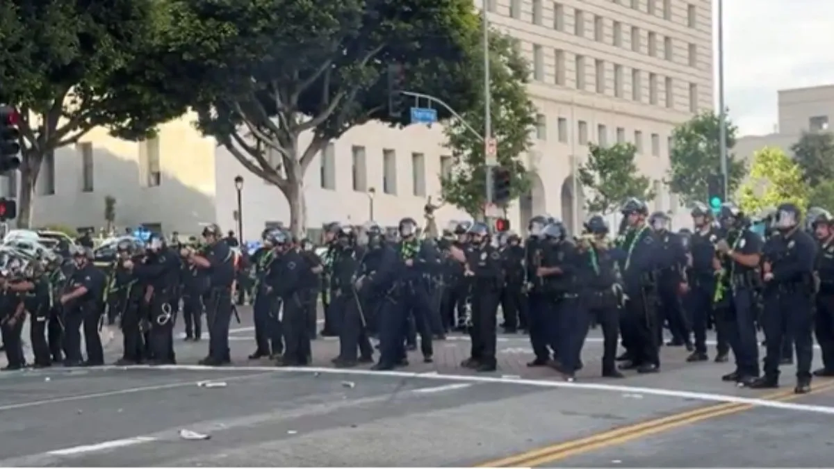 Protestas 'No Kings' en Los Ángeles: Violencia Policial y Detenciones