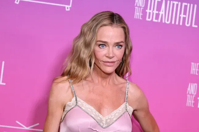 Denise Richards Makes First Appearance Post-Facelift: New Look and Reactions - Image 3
