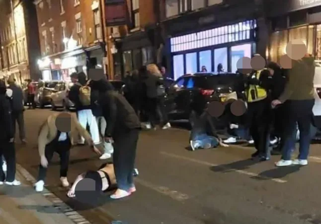 Arrestan a Sospechoso Tras Arrollar a Peatones en Derby: Investigación en Curso - Image 2 Arrestan a Sospechoso Tras Arrollar a Peatones en Derby: Investigación en Curso - Image 2