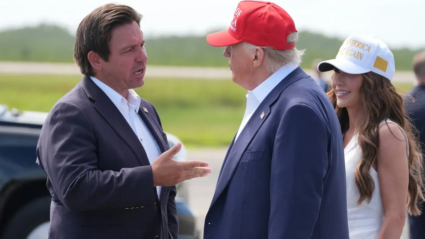 DeSantis Firma Ley para Renombrar Aeropuerto de Palm Beach en Honor a Trump
