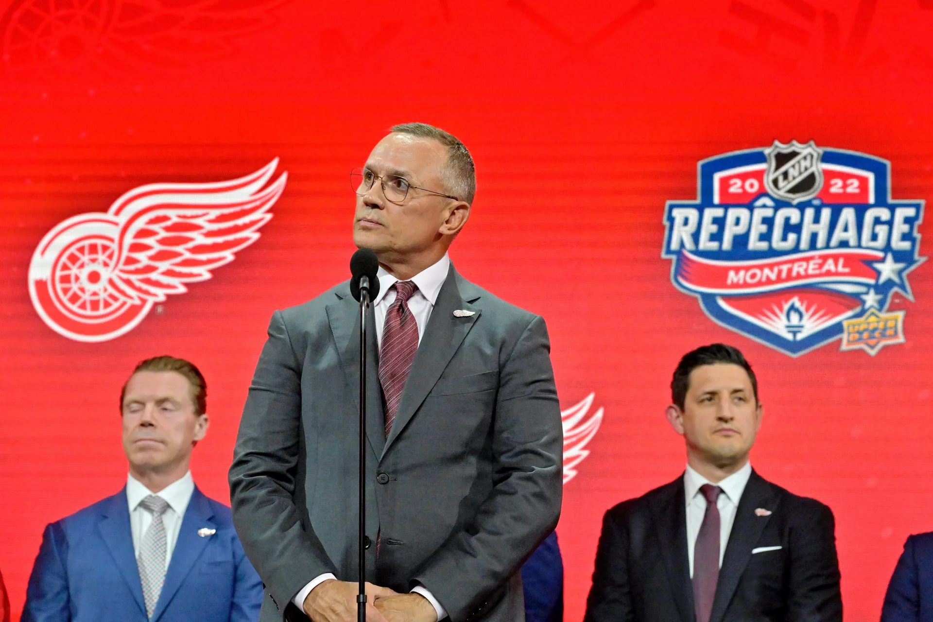 ¡Alerta en Detroit! ¿Peligra el puesto de Steve Yzerman si no hay playoffs?