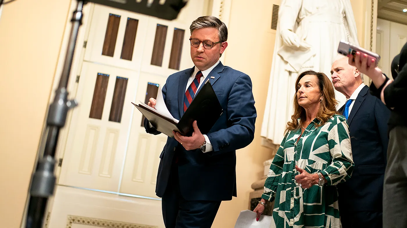 DHS en Crisis: Choque Político Extiende Cierre del Gobierno