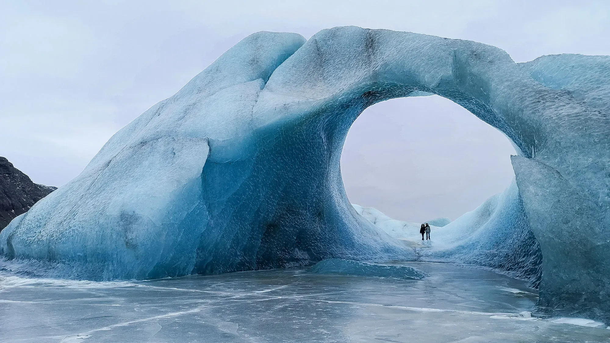 Tragedia en Glaciar: El Turismo de Cuevas de Hielo y sus Peligros