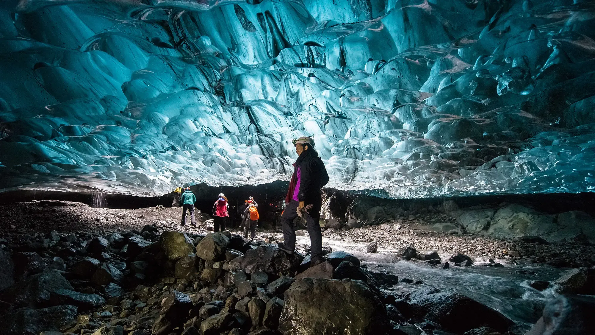 Tragedia en Glaciar: El Turismo de Cuevas de Hielo y sus Peligros - Image 2
