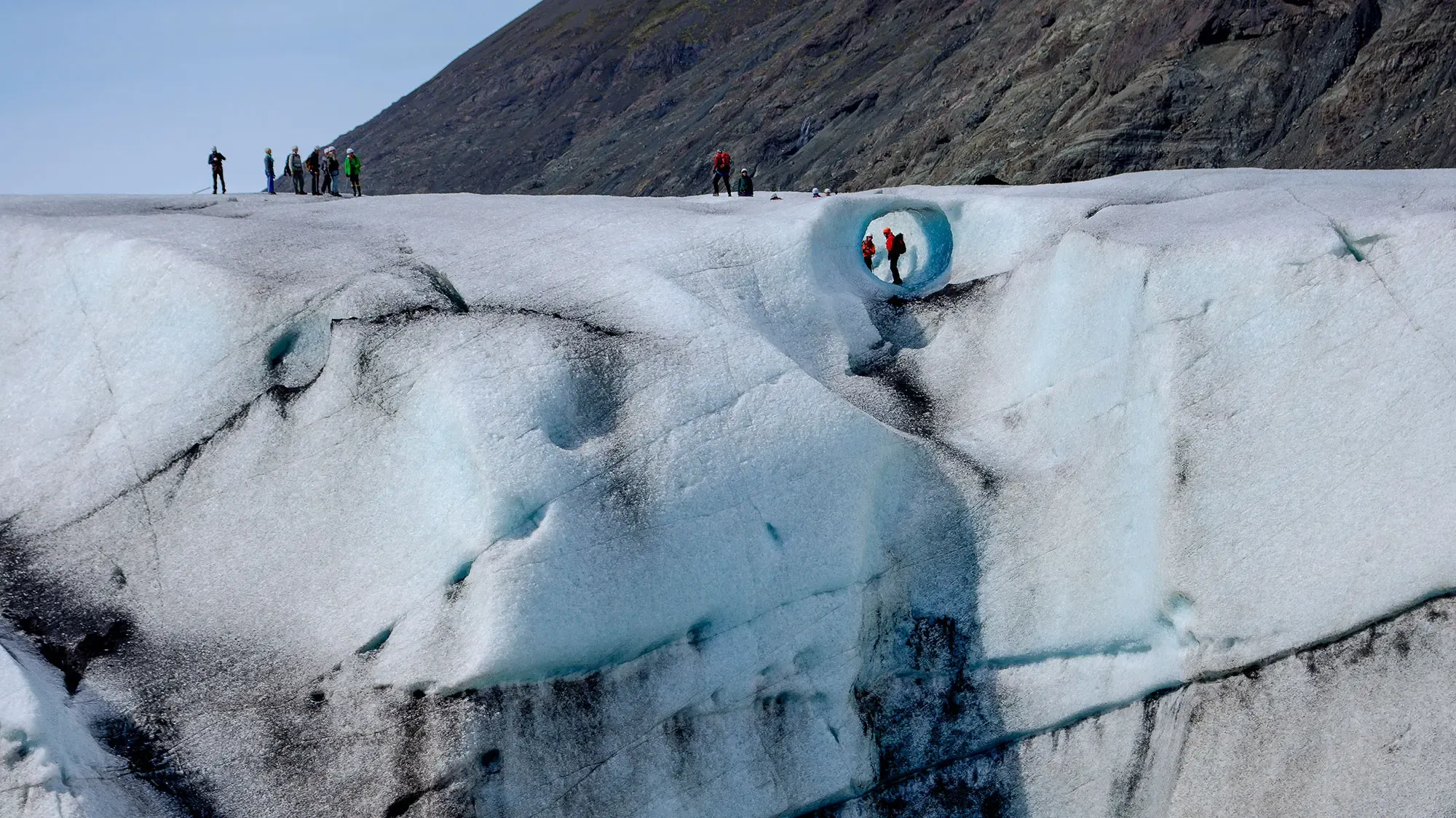 Tragedia en Glaciar: El Turismo de Cuevas de Hielo y sus Peligros - Image 5