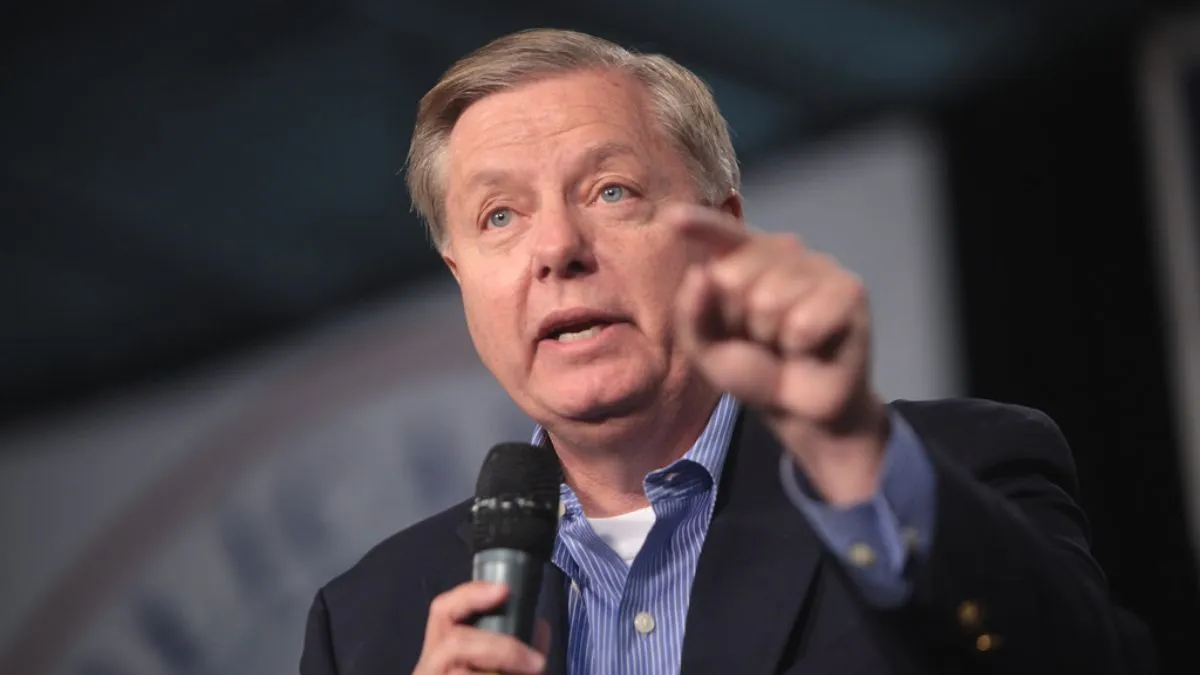 Lindsey Graham y la polémica visita a Disney World en medio del cierre del gobierno
