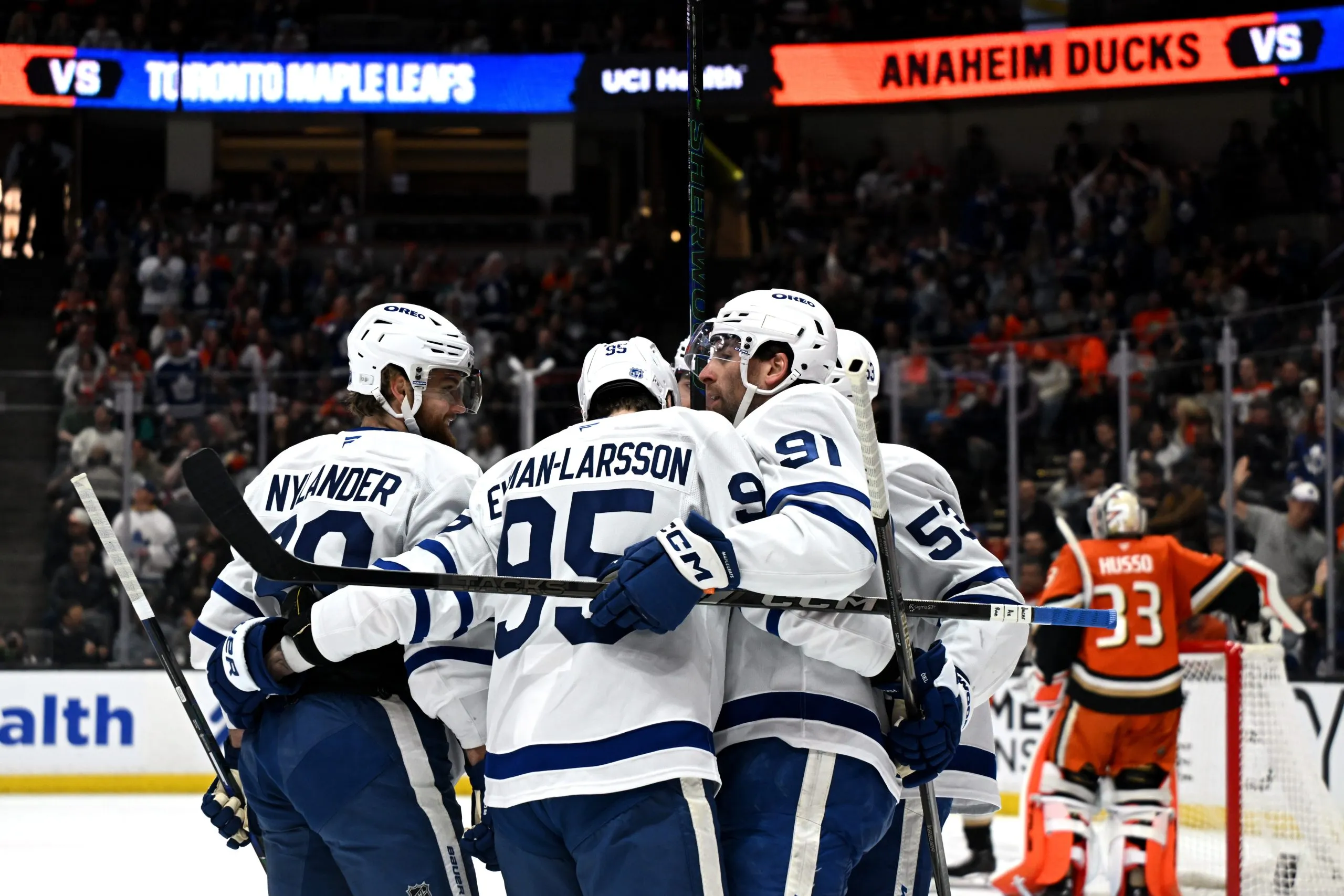 Maple Leafs Vencen a Ducks en Emocionante Partido: Análisis Clave