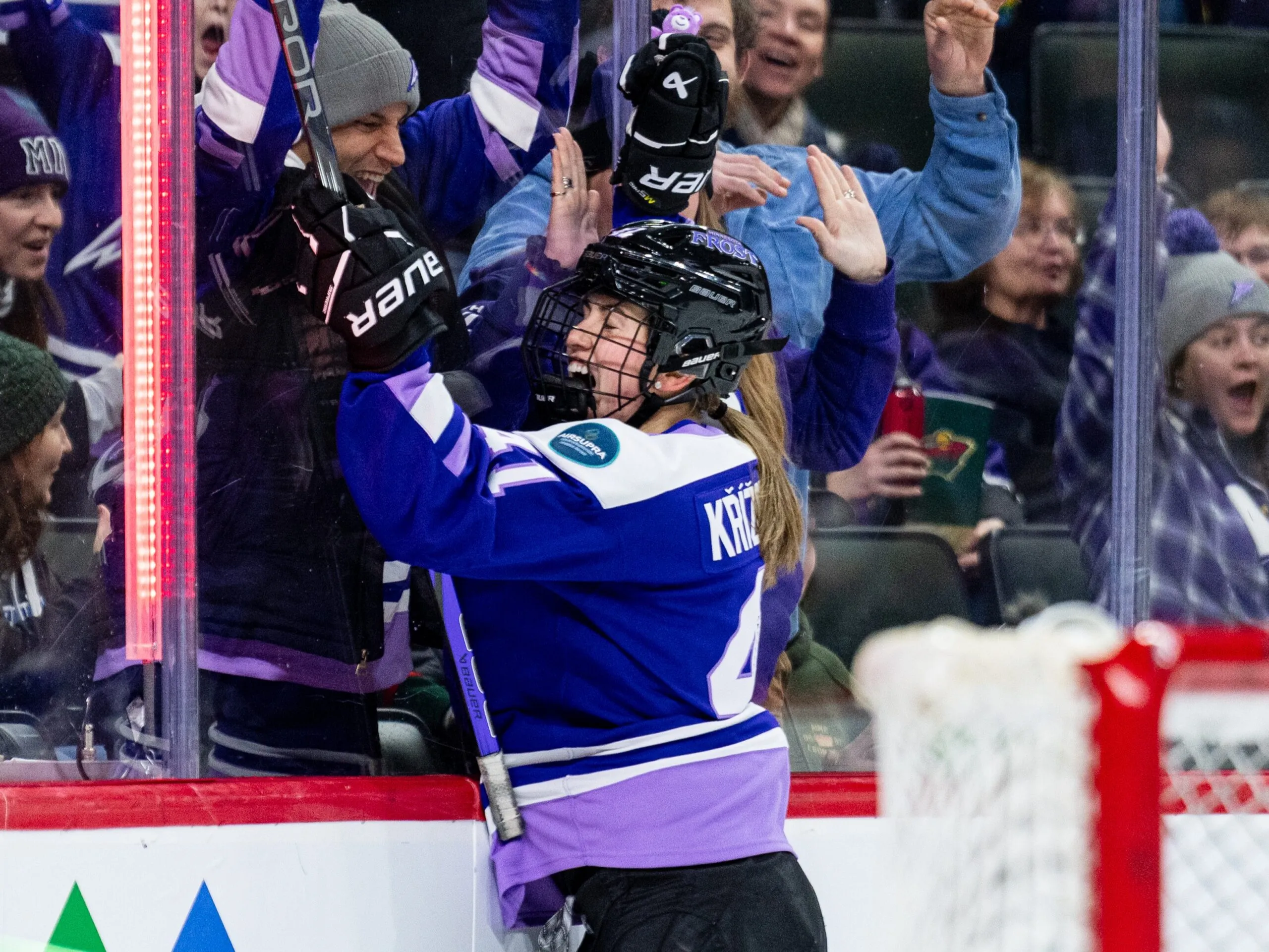 Sirenas de Nueva York ceden a Jincy Roese a Minnesota Frost por Denisa Krizova Sirenas de Nueva York ceden a Jincy Roese a Minnesota Frost por Denisa Krizova