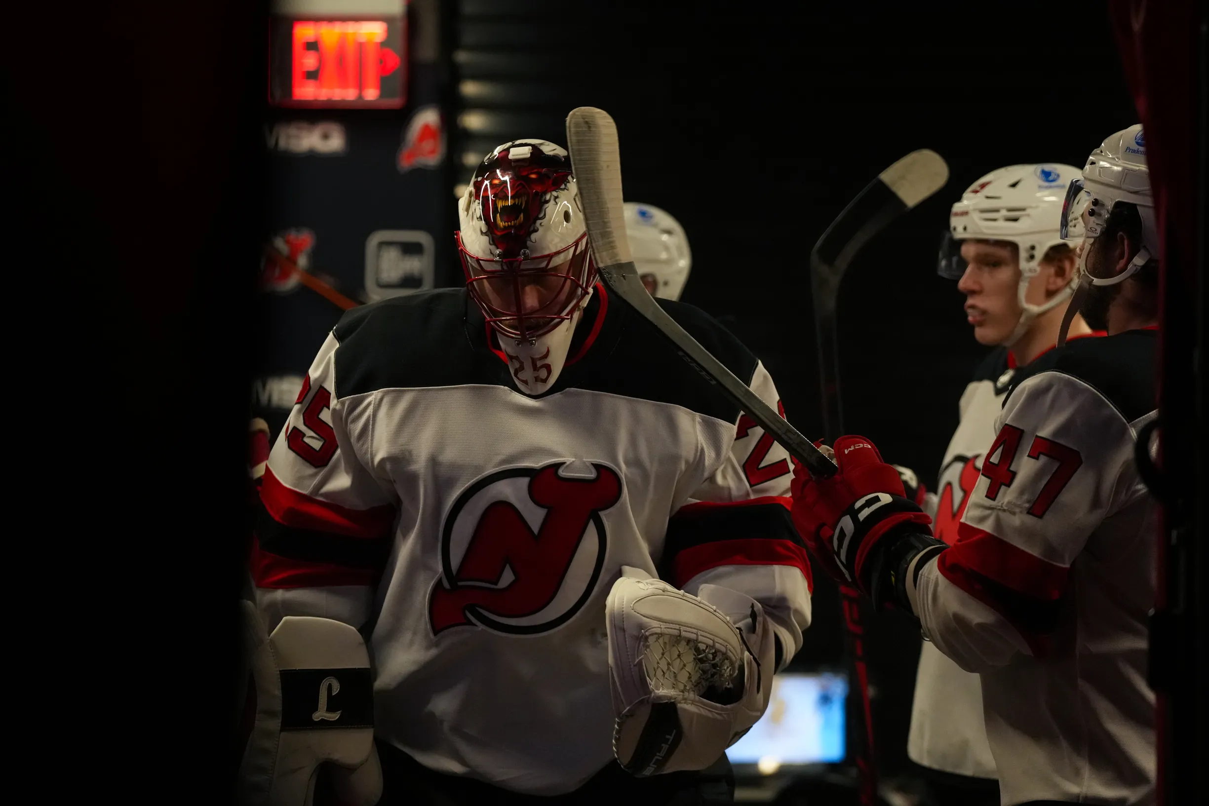 Análisis de la NHL: Devils en Crisis, Cambio de Entrenador y Revancha en Toronto