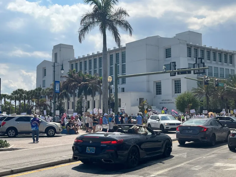 'No Kings III' Protests Demand Planet Protection, Denounce Climate Policies - Image 2