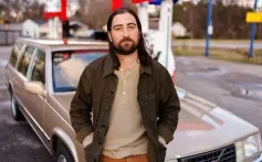 Noah Kahan Debuts as Teacher on 'Celebrity Substitute,' Sparks Reactions from Students - Image 3