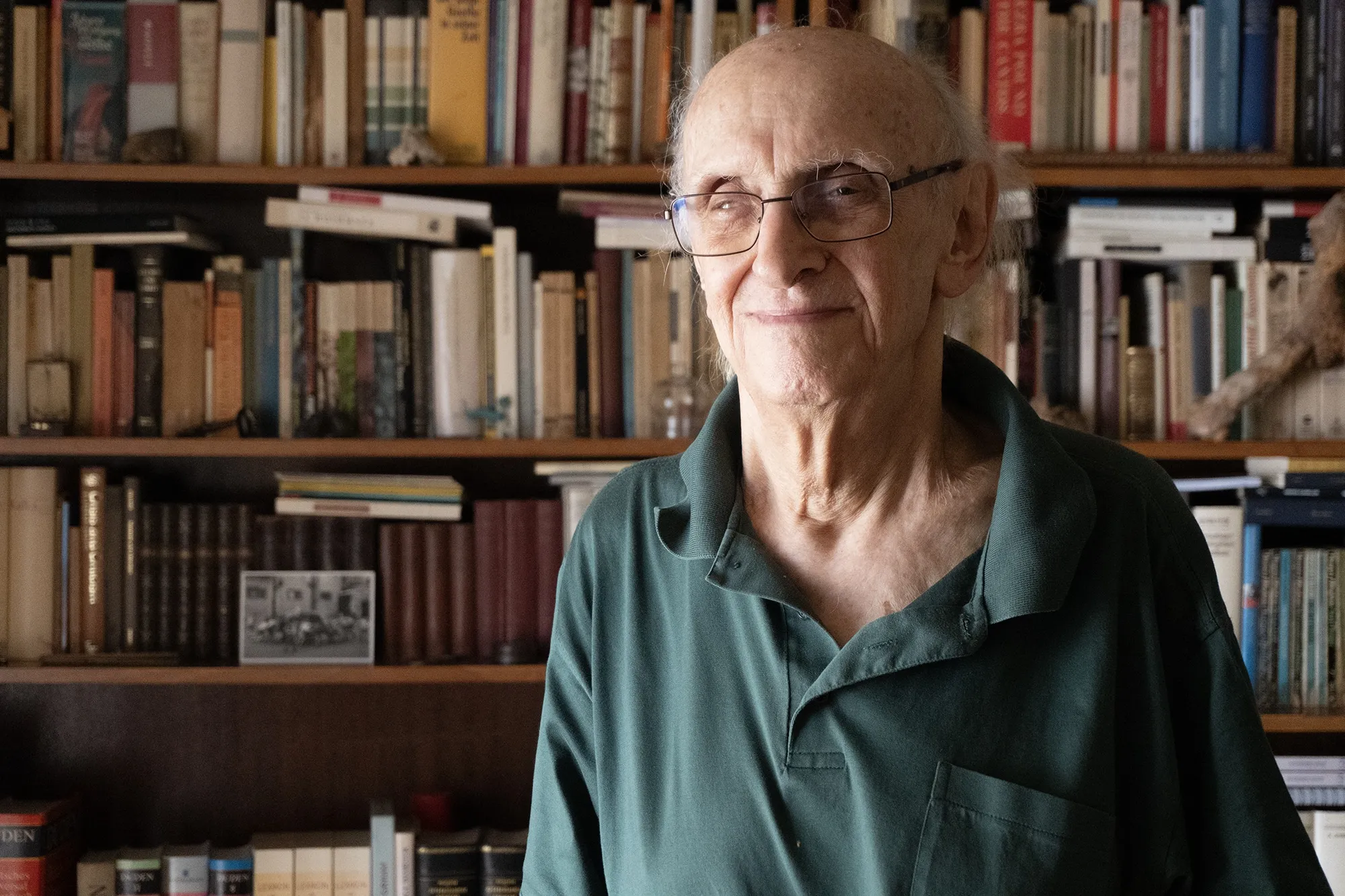 Petros Márkaris: El Maestro de la Novela Negra Advierte sobre el Choque Social