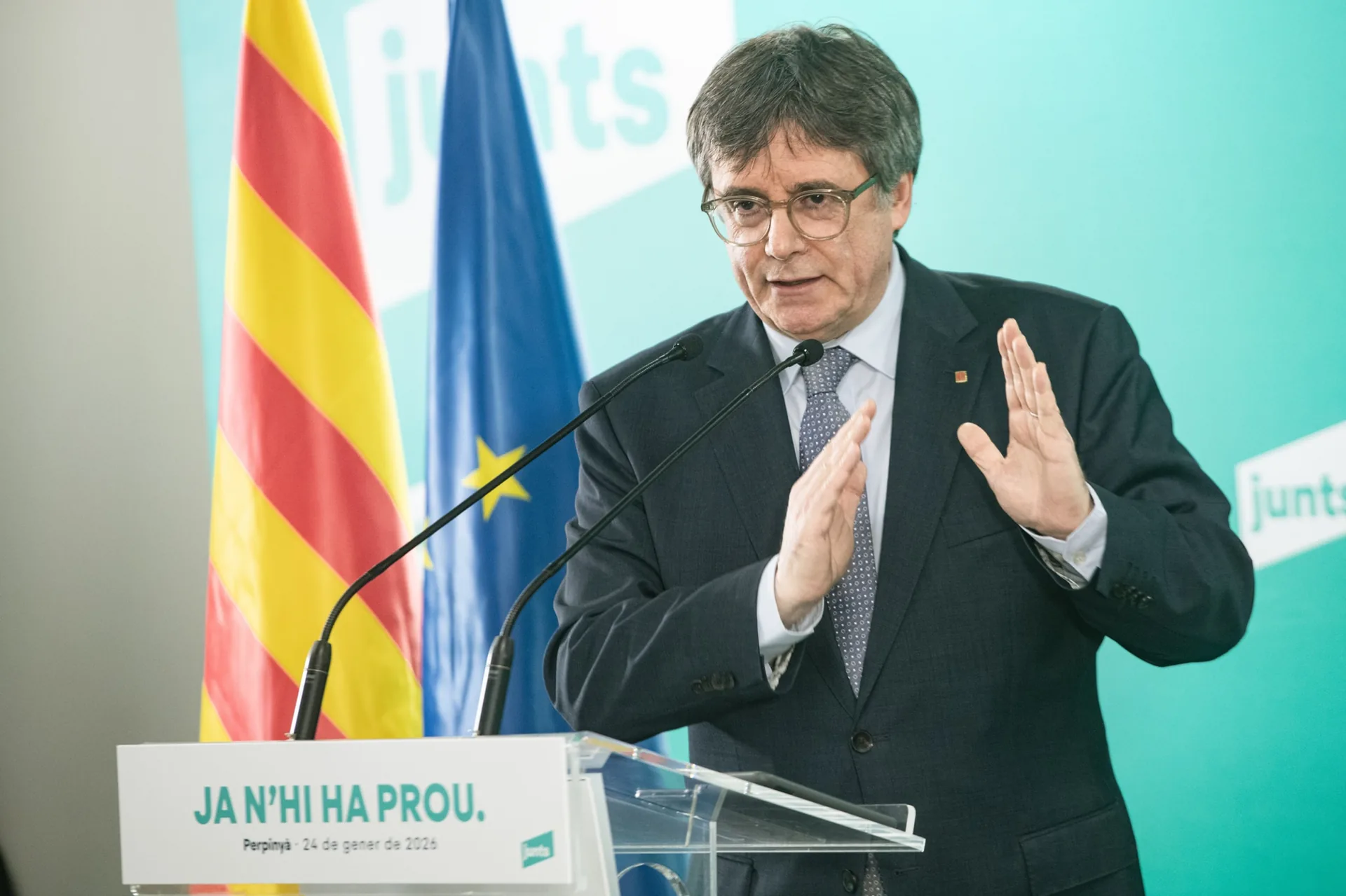 Puigdemont CULPA al PSC por Cánticos Xenófobos: ¿Qué Implicaciones Tiene?