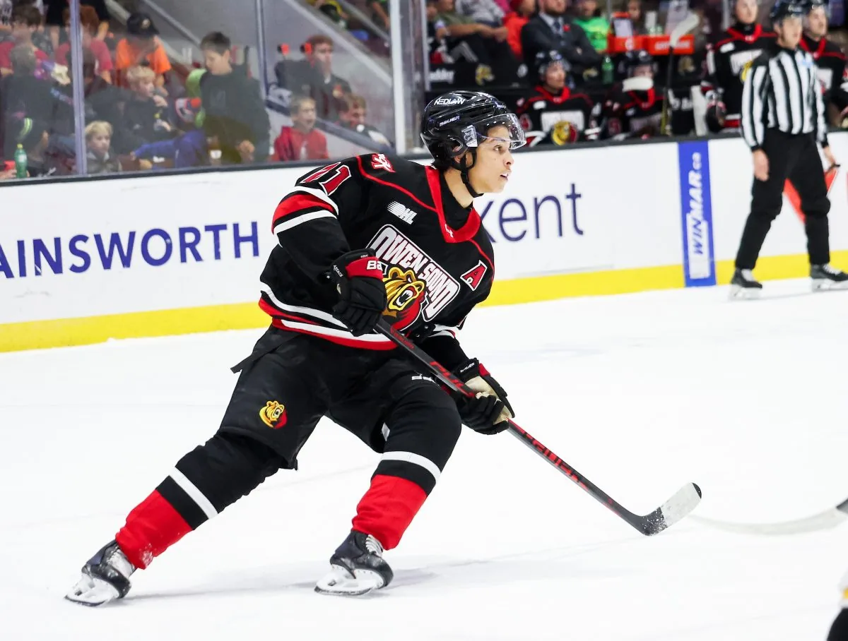 ¡Estrella en Ascenso! Pierce Mbuyi, el Prospecto del Draft de la NHL 2026 - Image 1