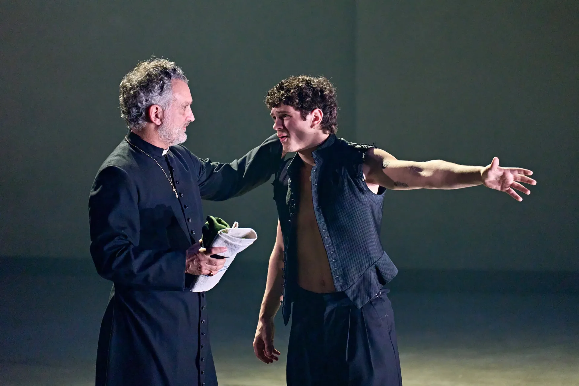 ¡Imperdible! Romeo y Julieta Revive en el West End con Sadie Sink y Noah Jupe - Image 3