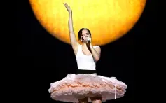 Rosalía Shines in Madrid: Inaugurates 'Lux Tour' Residency After Recovery - Image 1