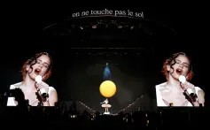 Rosalía Shines in Madrid: Inaugurates 'Lux Tour' Residency After Recovery - Image 3