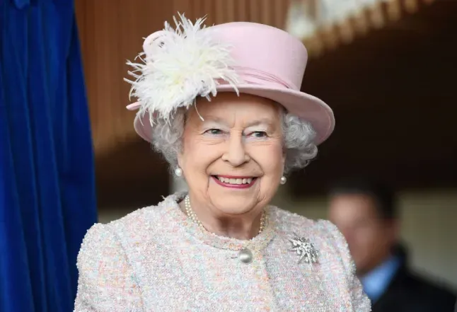 David Attenborough y Helen Mirren en Documental sobre la Reina Isabel II - Image 3