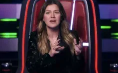 Teen Singer Dares to Sing Kelly Clarkson's Song on 'The Voice' to Success - Image 2