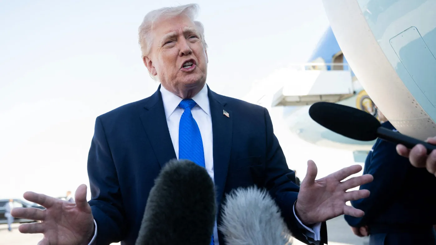 Trump Afirma 'Cambio de Régimen' en Irán Tras Muertes de Líderes