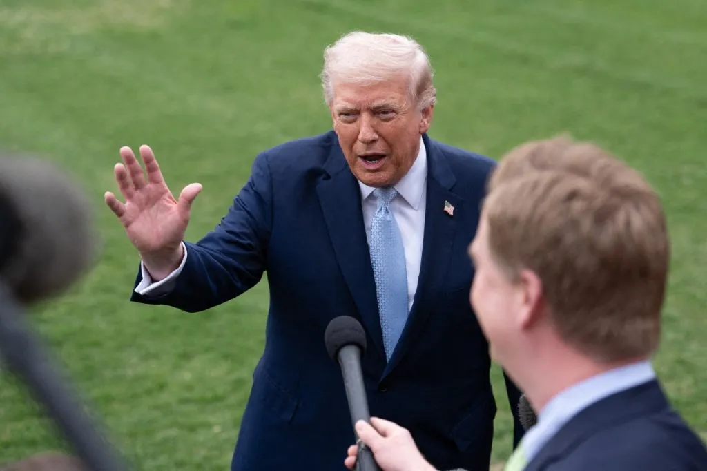 Trump Afirma Cambio de Régimen en Irán Tras Conflicto Bélico