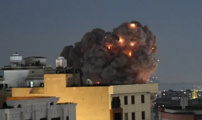 Trump Considera Apoderarse del Petróleo Iraní, Desatando Debate Político - Image 2