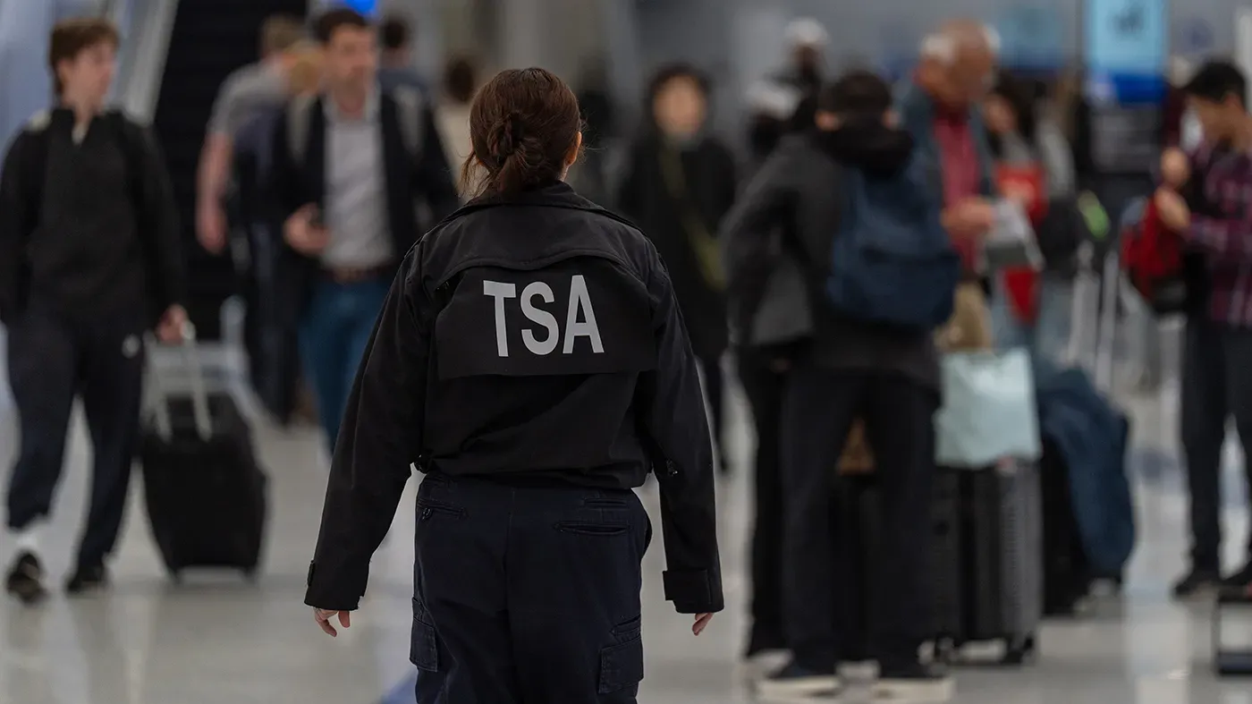 Trump Orders TSA Agent Pay, Ignites Political Debate