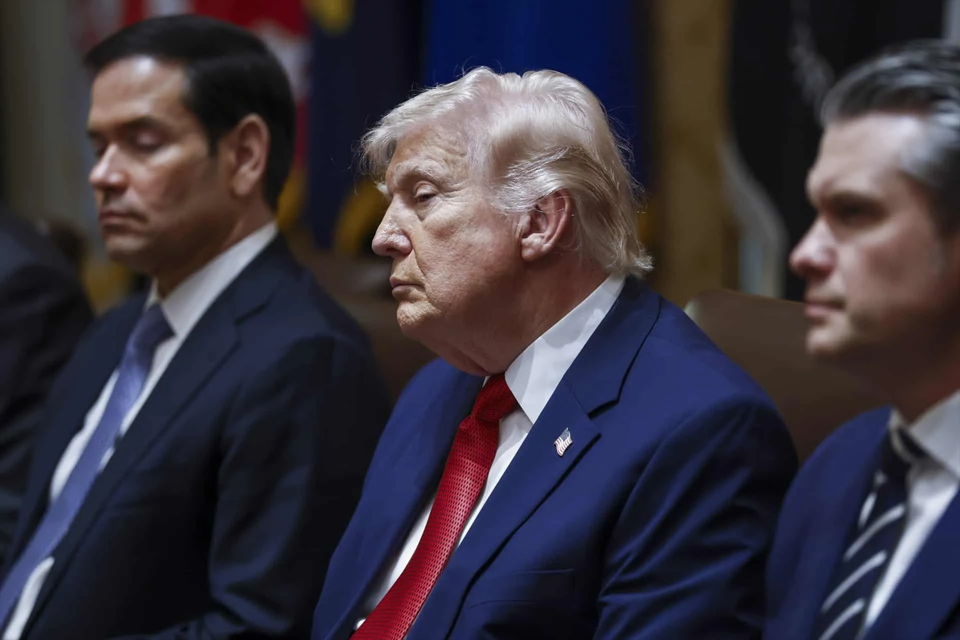 Trump Predice Brevedad en Conflicto con Irán y Apertura del Estrecho de Ormuz