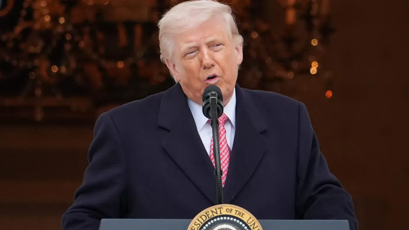 Trump Slams Ballroom Project, Vows to Fix ‘Filthy’ Reflecting Pool