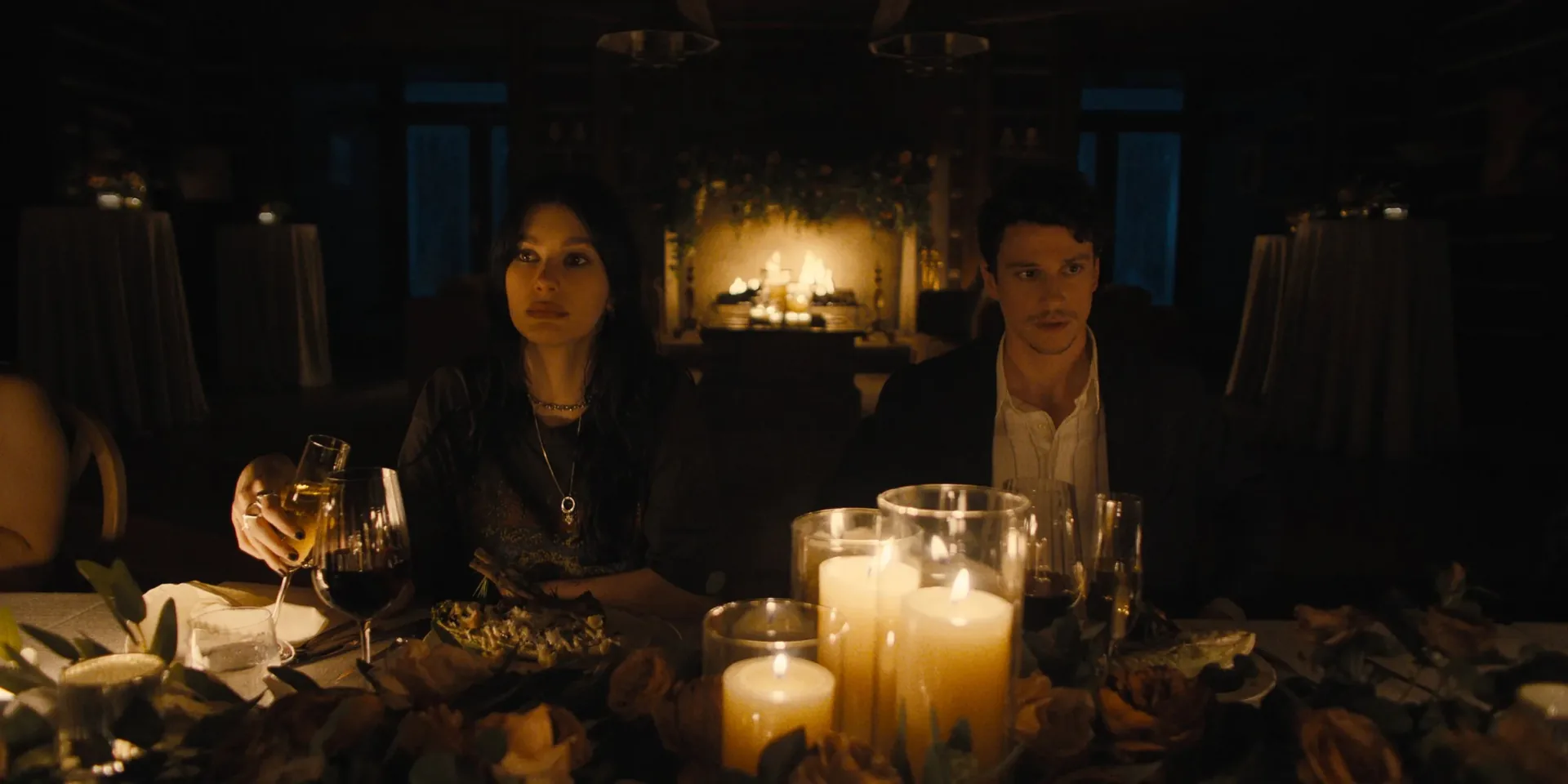 Adam DiMarco de 'White Lotus' Revela el Giro Genial en su Nuevo Horror de Netflix - Image 3